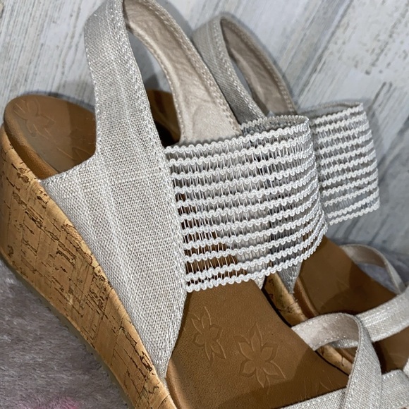 0103 Sketchers Luxe Foam Sandals - Picture 9 of 9